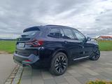 BMW 80 kwh AHK Aerodynamik M-Sport Pano. PDC SHZ - BMW iX3 Jahreswagen