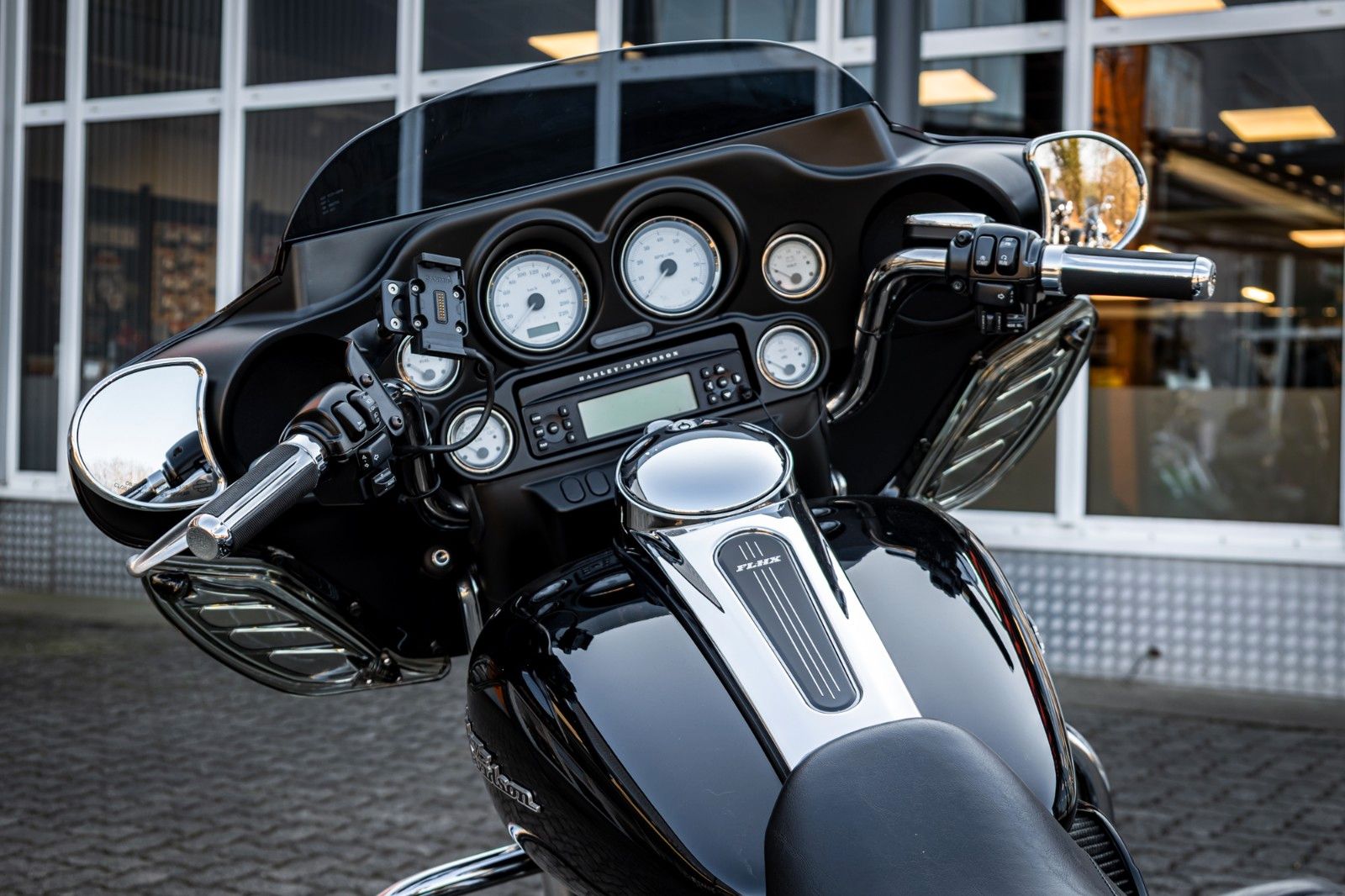Fahrzeugabbildung Harley-Davidson FLHX Street Glide 103 cui - KERN-AUSPUFF