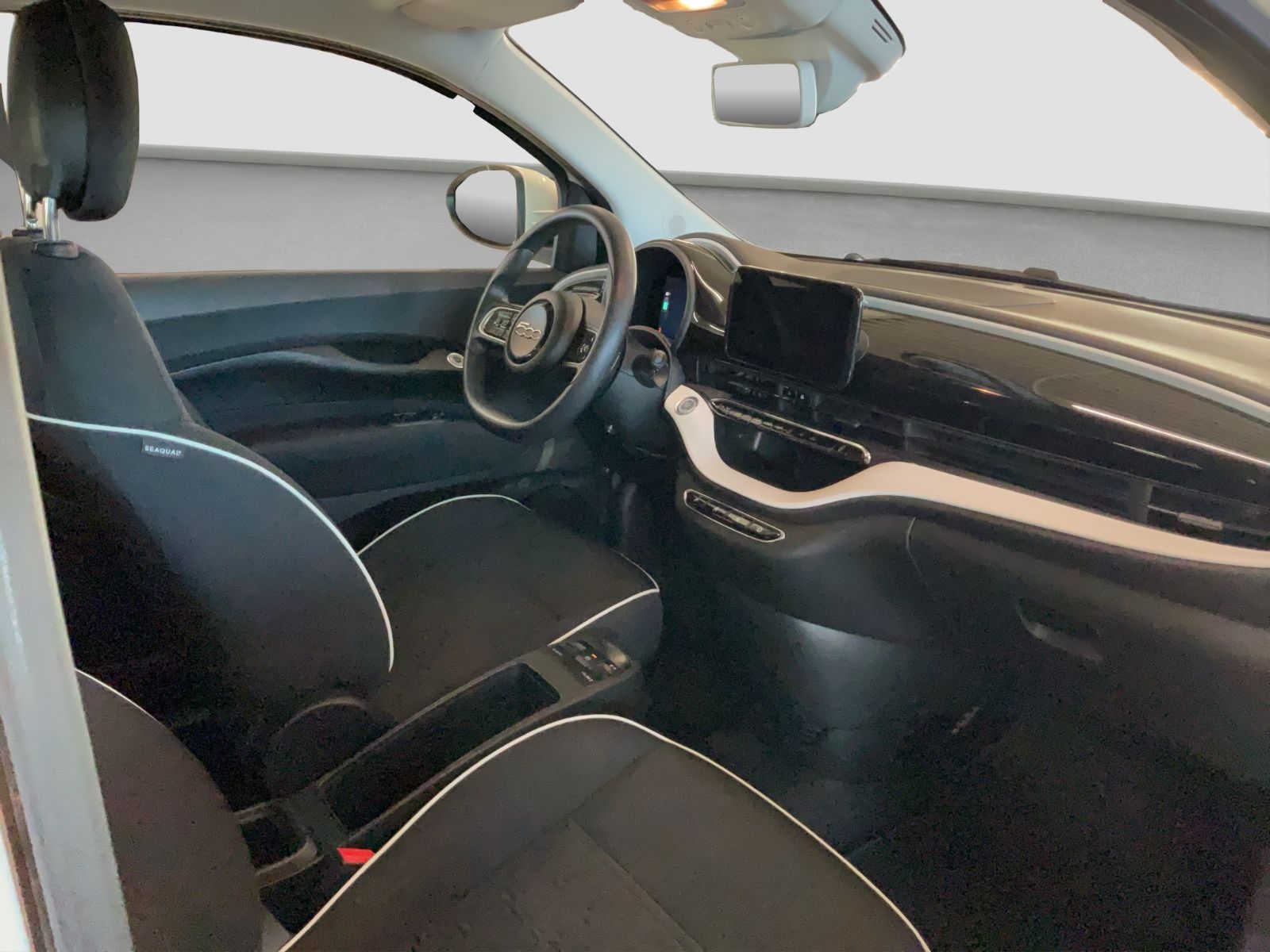 Fahrzeugabbildung Fiat 500e + Radio- & Winterpaket