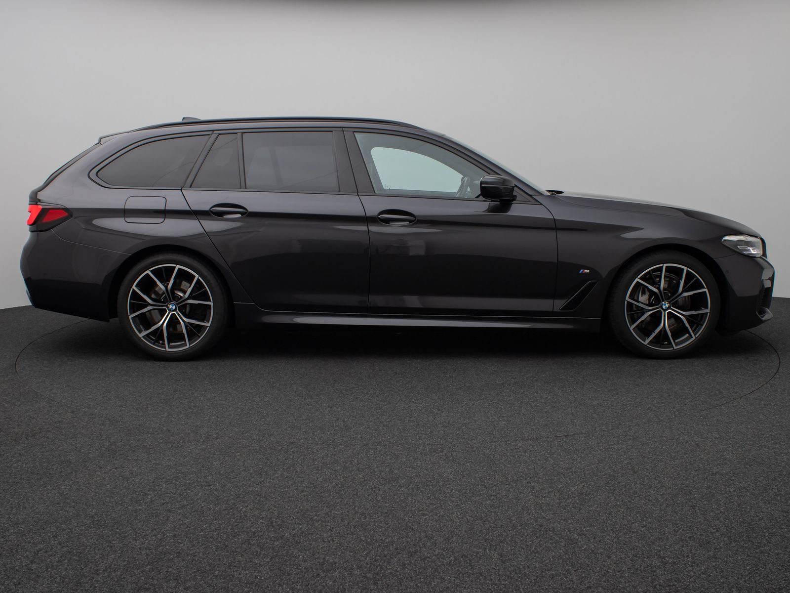 Fahrzeugabbildung BMW 530d xD M Sport Kamera HUD DAB H/K Komfort Alarm