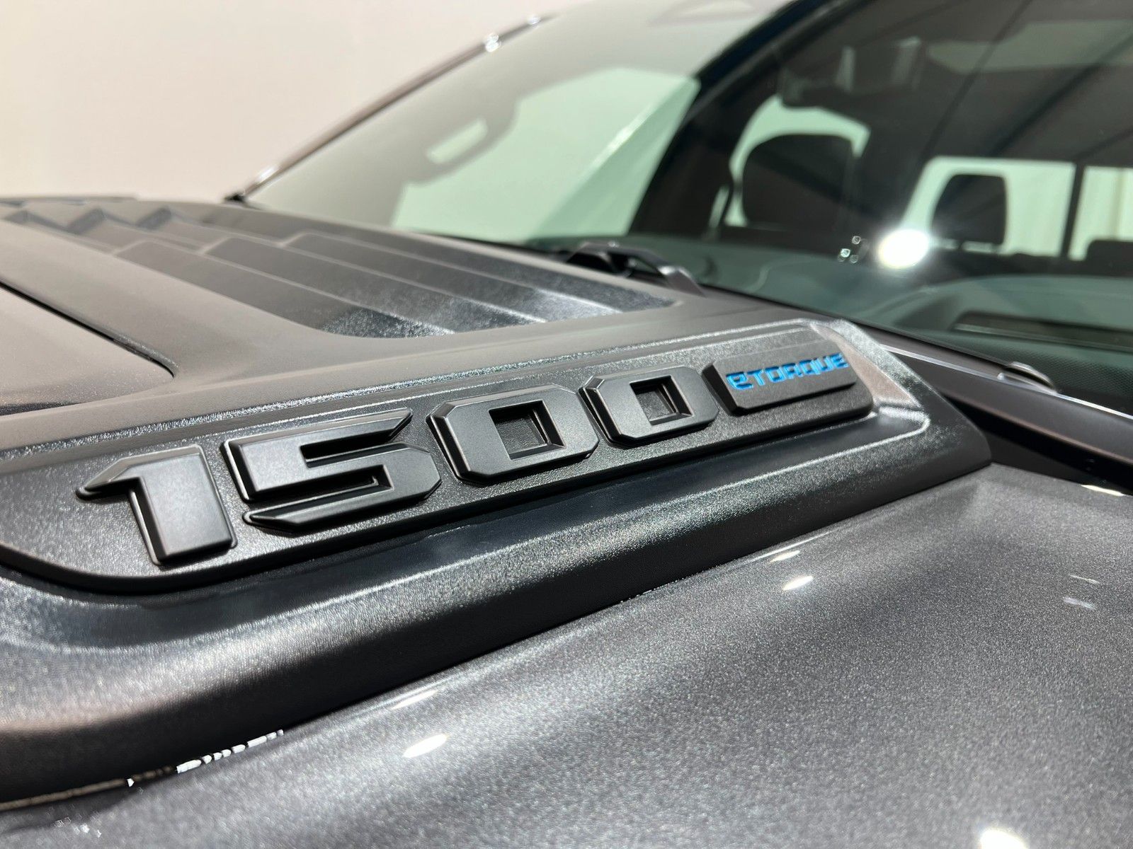 Fahrzeugabbildung Dodge RAM 1500 Limited Night  5,7L V8 HEMI / MFT