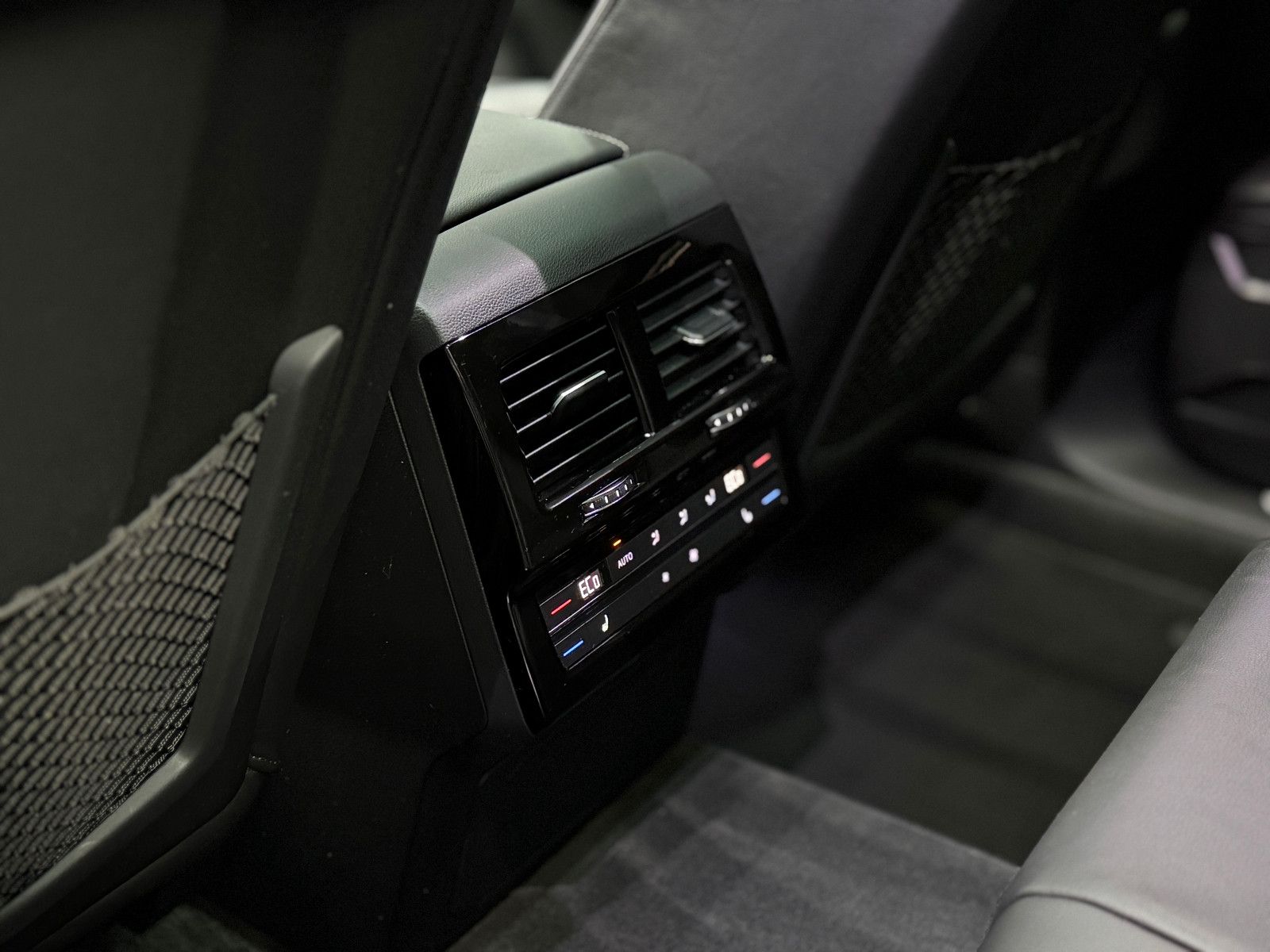 Fahrzeugabbildung Volkswagen Touareg R-Line 4Motion|PANO|NIGHT|LAST EDITION|