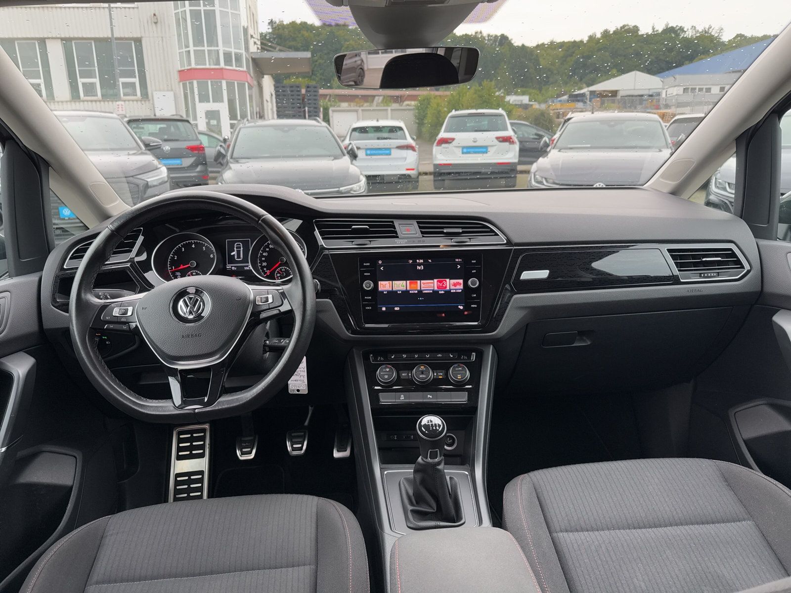 Fahrzeugabbildung Volkswagen Touran 1.2 TSI Sound 7-Sitzer LED APP