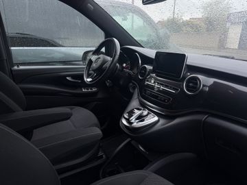 Mercedes V 220 - 9