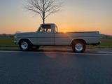 Ford 1967 Ford F 250 Oldtimer - Ford F 250 in Hamburg