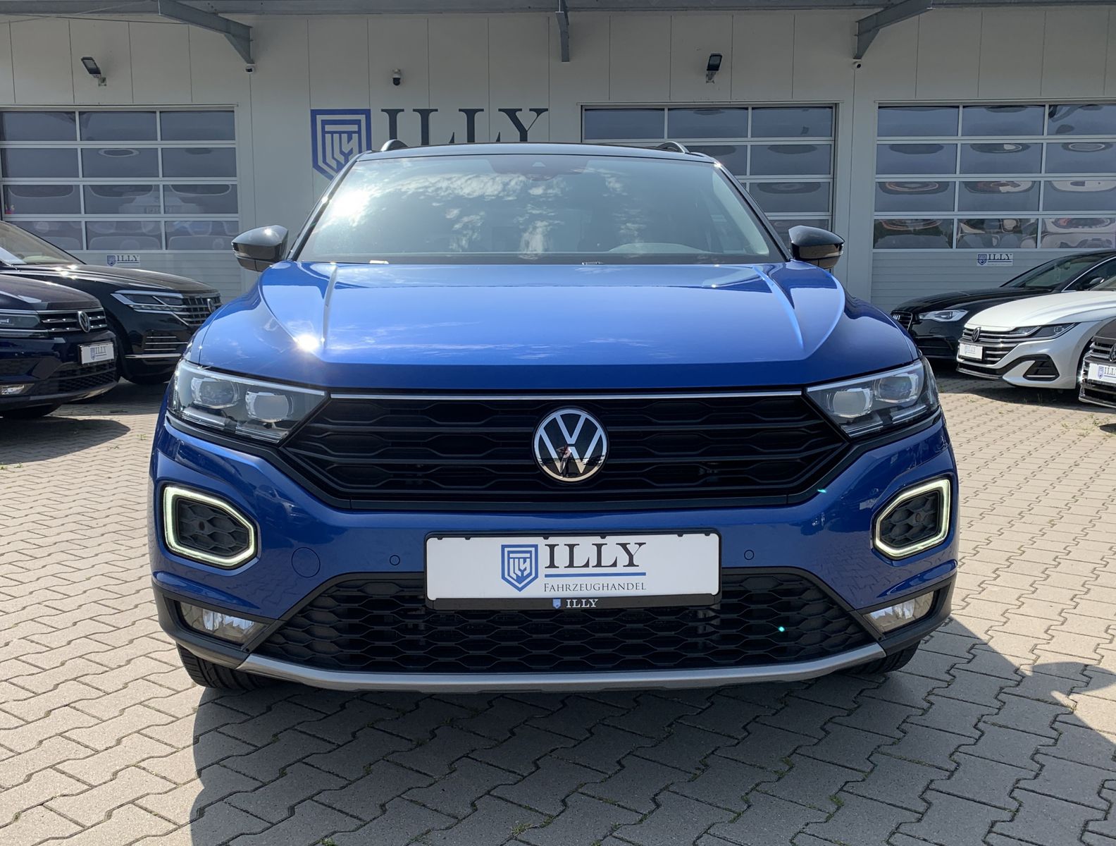 Fahrzeugabbildung Volkswagen T-Roc 1.5 TSI*Sport*LED*ACC*Spur*Navi*SHZ*