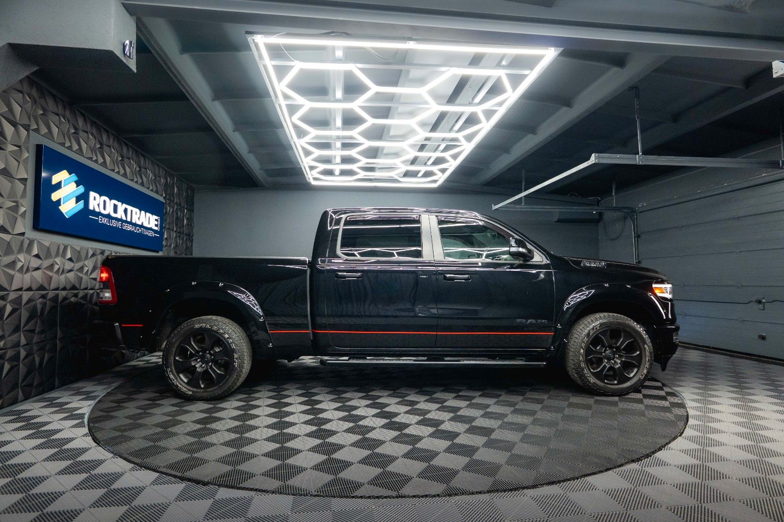 Fahrzeugabbildung Dodge RAM 5.7 V8 HEMI 4x4 BLACK Limited Longbed 19%