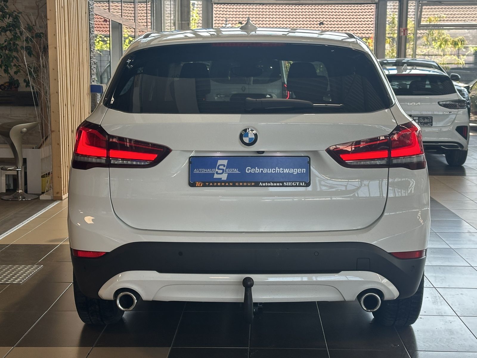 BMW X1 18d Advantage sDrive Navi R.Cam AHK LED SHZ foto 5