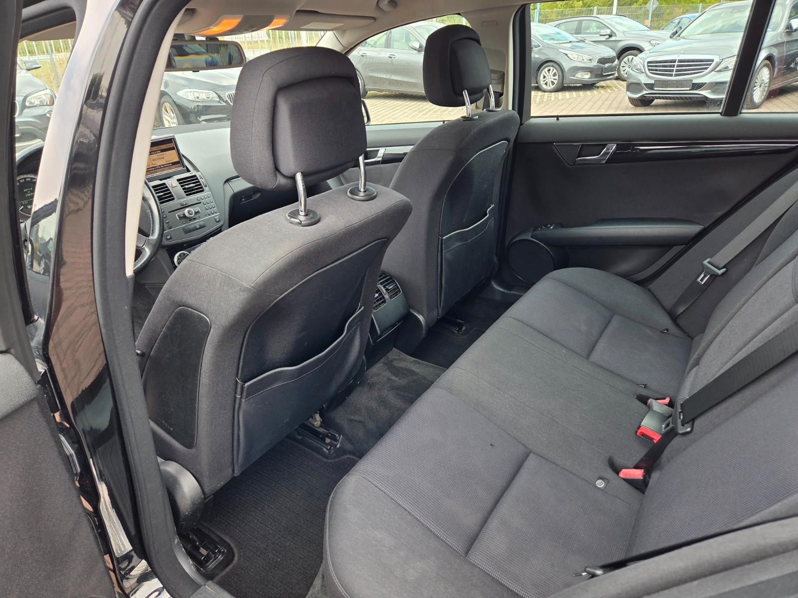 Mercedes-Benz C200 2010 — photo 31