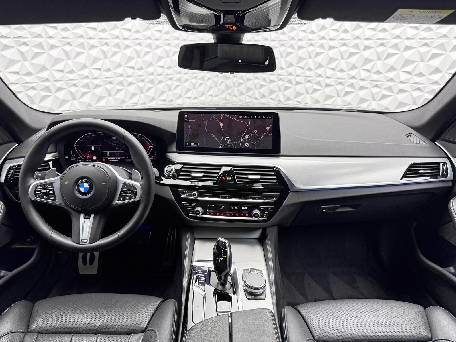 Fahrzeugabbildung BMW d*M-PAKET*XDRIVE*LASER*PANO*AHK*ACC*HUD*RCAM