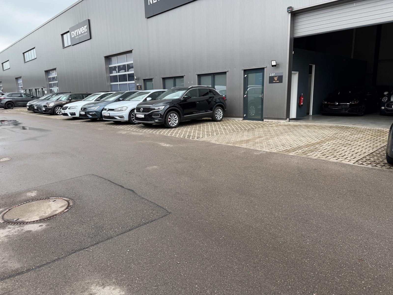 showroom-image-top