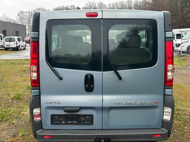 Fahrzeugabbildung Opel Vivaro 2.5 Kombi L1H1 9 Sitzer