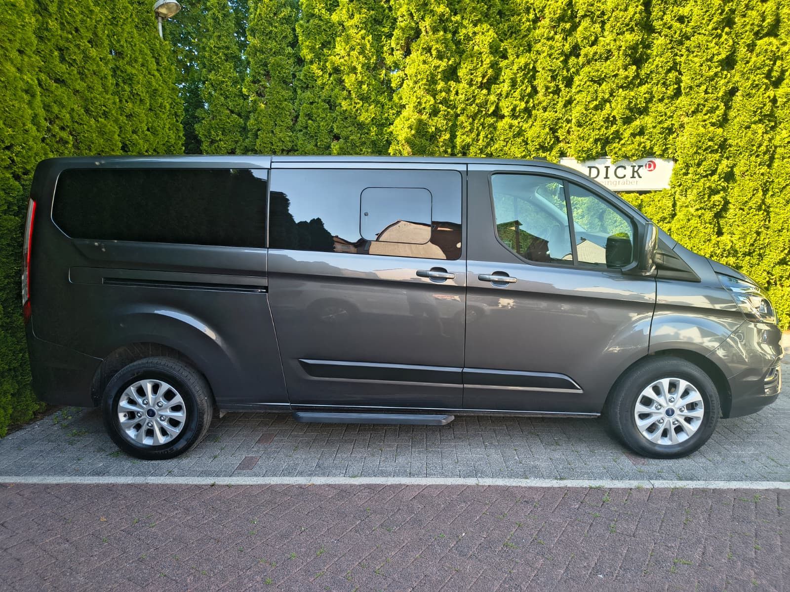 Fahrzeugabbildung Ford Tourneo Custom 320 Aut. L2 BI-XEN+SHZ+CARPLAY+8S