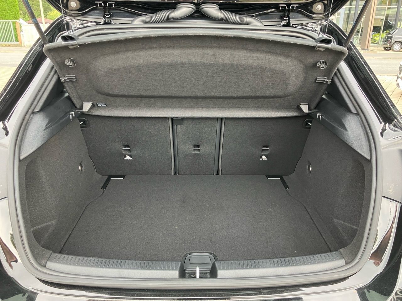 Fahrzeugabbildung Mercedes-Benz A 200 AMG WinterP Kamera LED Totwinkel Spurhalte