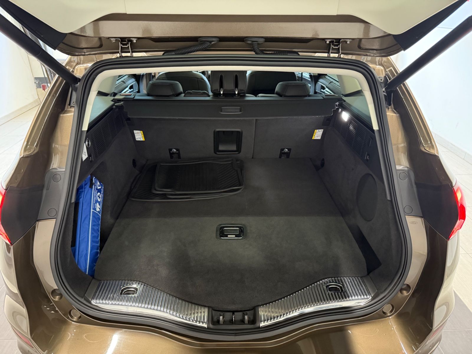 Fahrzeugabbildung Ford Mondeo Turnier Vignale, Navi, Business-Paket