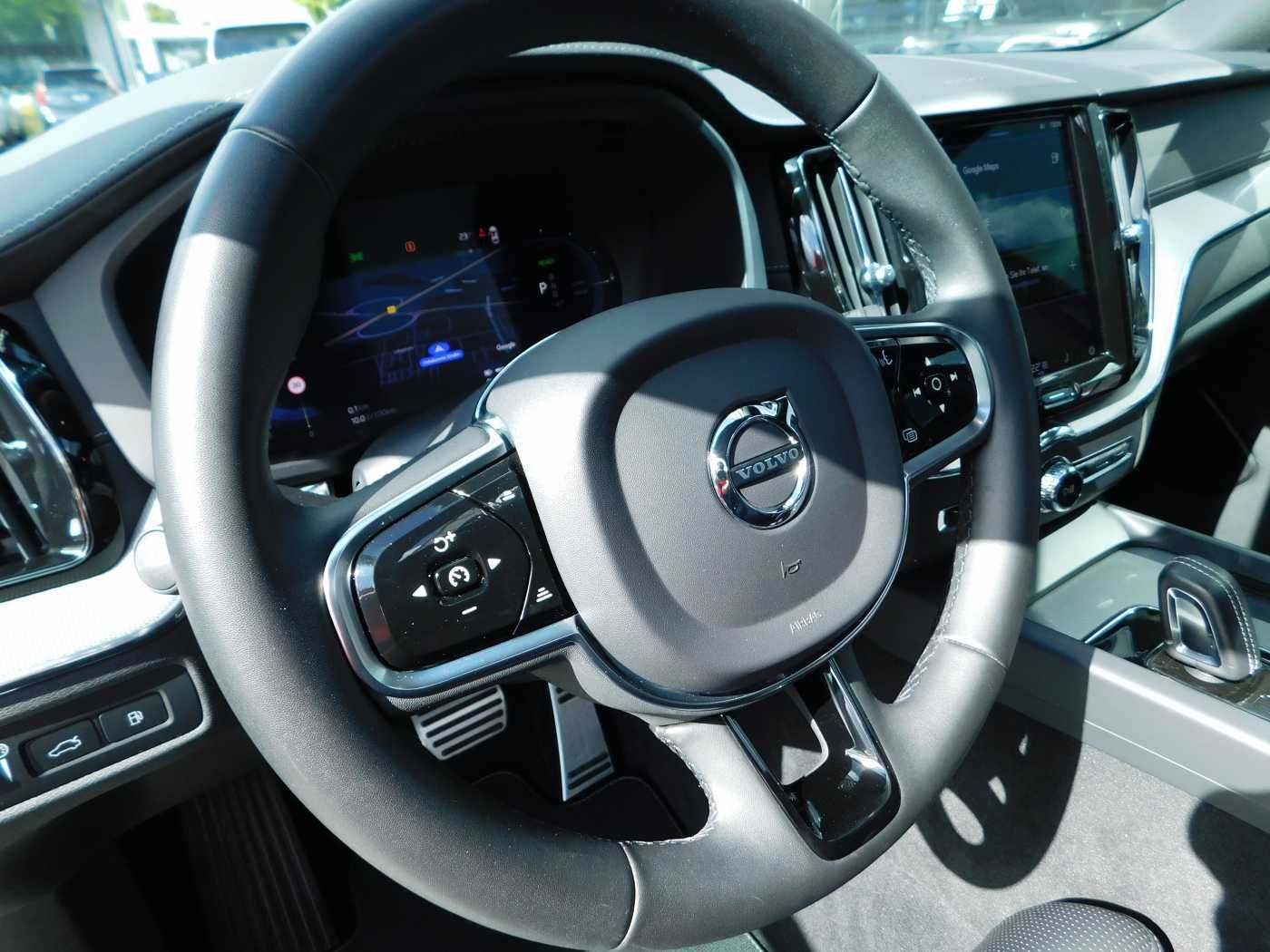 Fahrzeugabbildung Volvo XC60 T6 AWD Recharge R-Design
