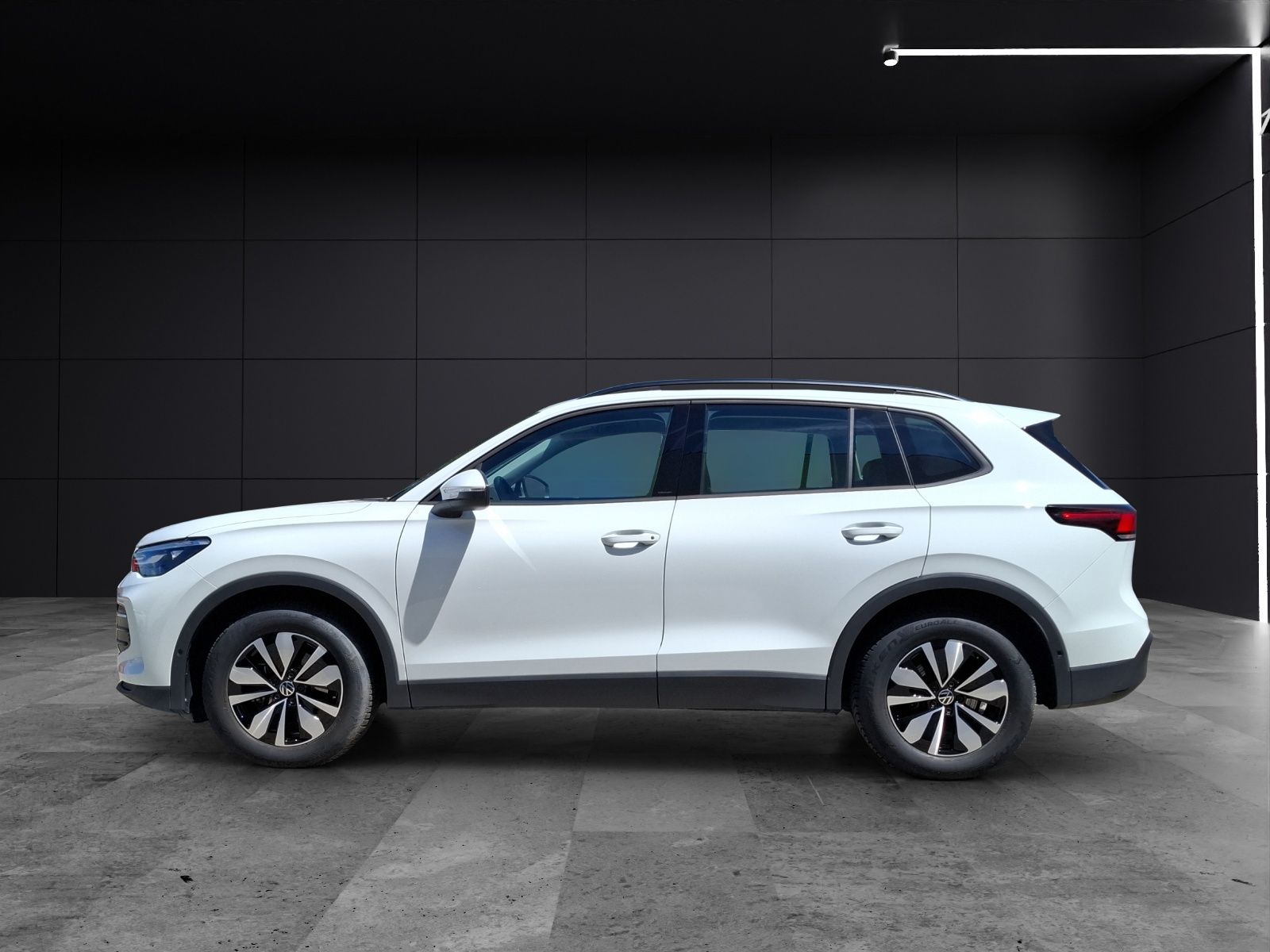 Fahrzeugabbildung Volkswagen Tiguan eTSI Life DSG LED AHK Navi AID ACC RFK SH