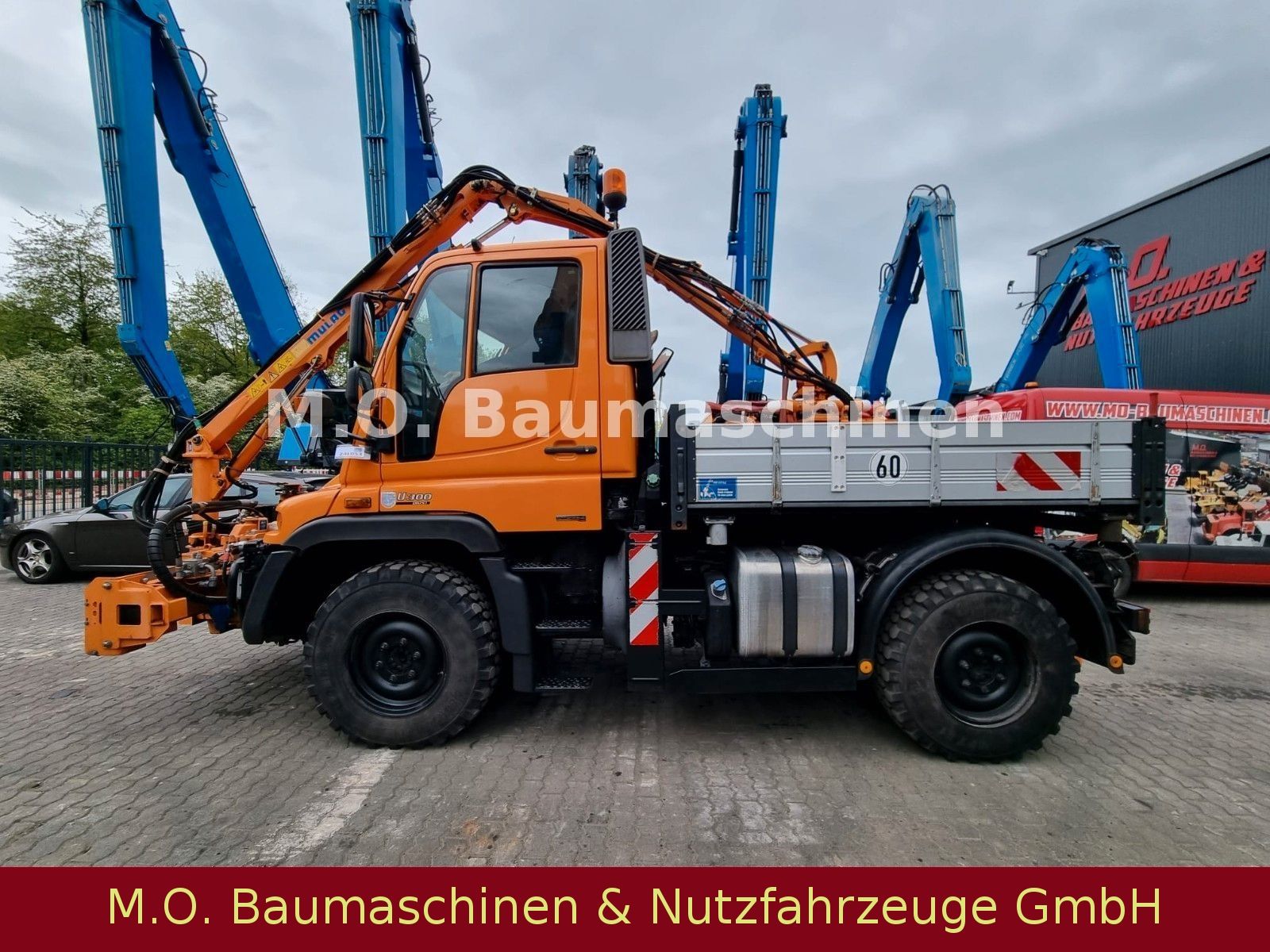 Fahrzeugabbildung Unimog U 300 Plus / Mulag  / Mähgerät / Schere / Bürste