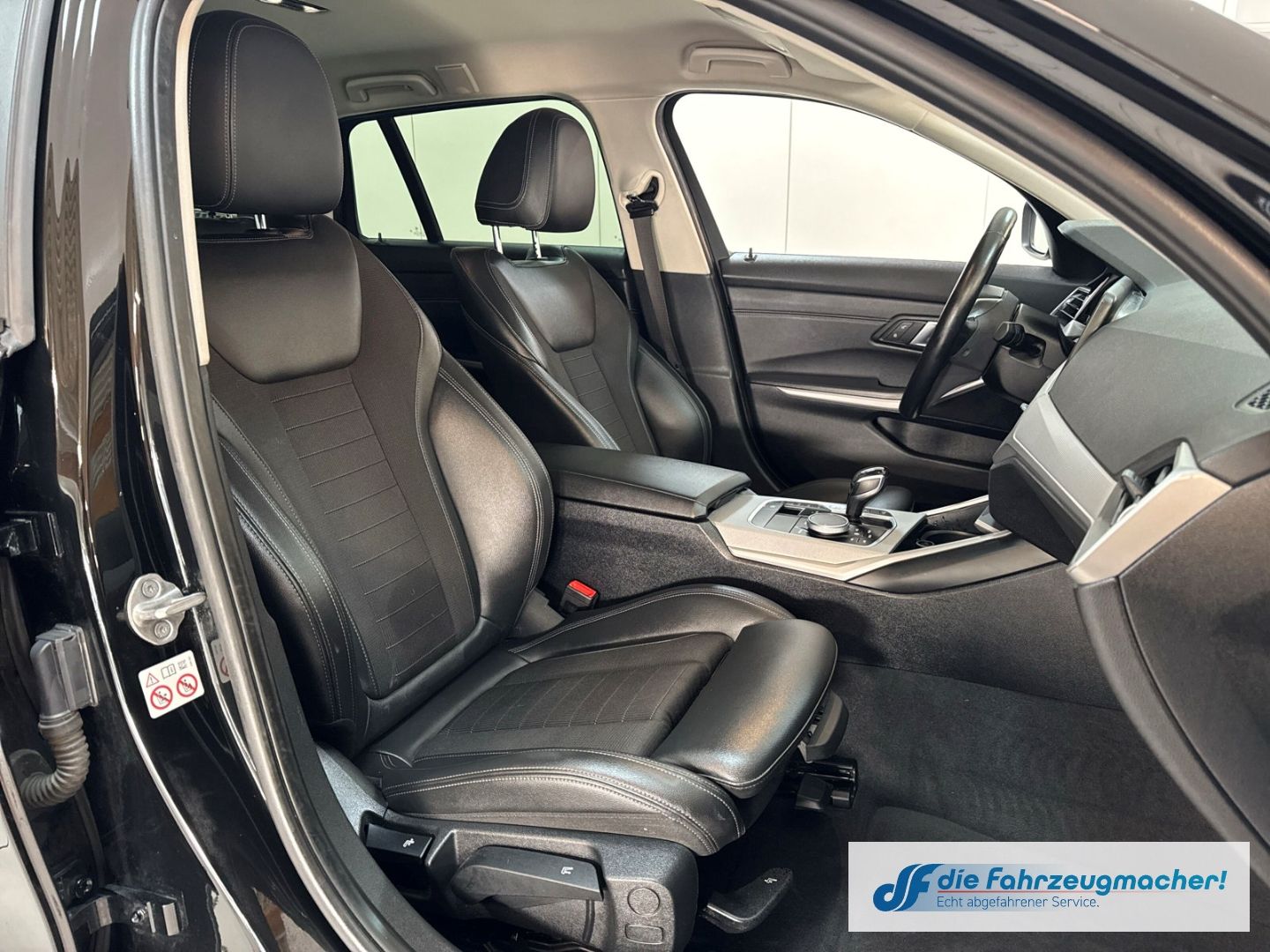 Fahrzeugabbildung BMW 320 e Advantage Touring Park-Assistent Navi Digi