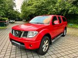 Nissan Navara 2.5 dCi 4x4 Doppel-Kabine Hardtop Klima - : Geländewagen, Kabine