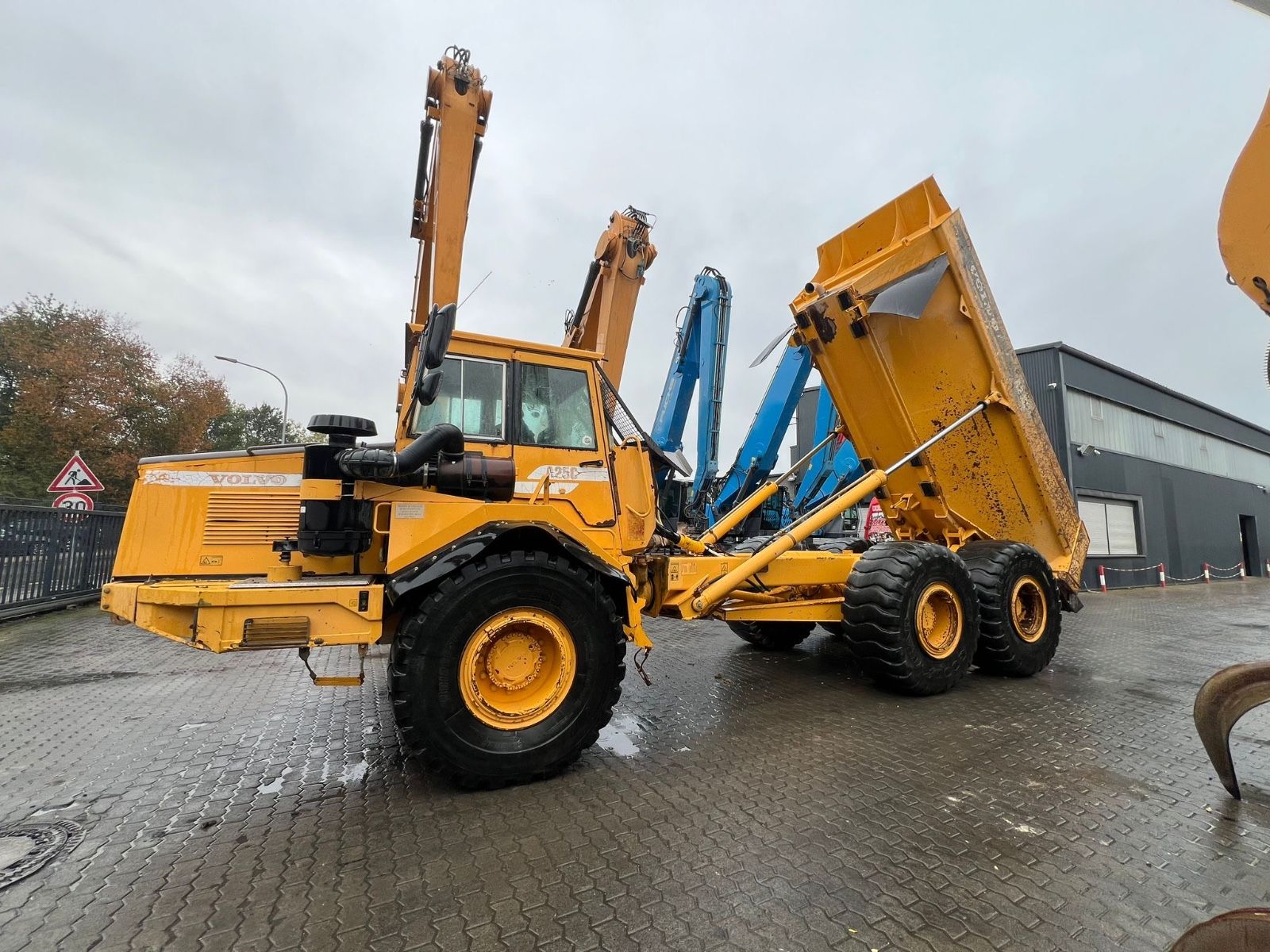 Fahrzeugabbildung Volvo A 25 C / Dumper /6x6 /