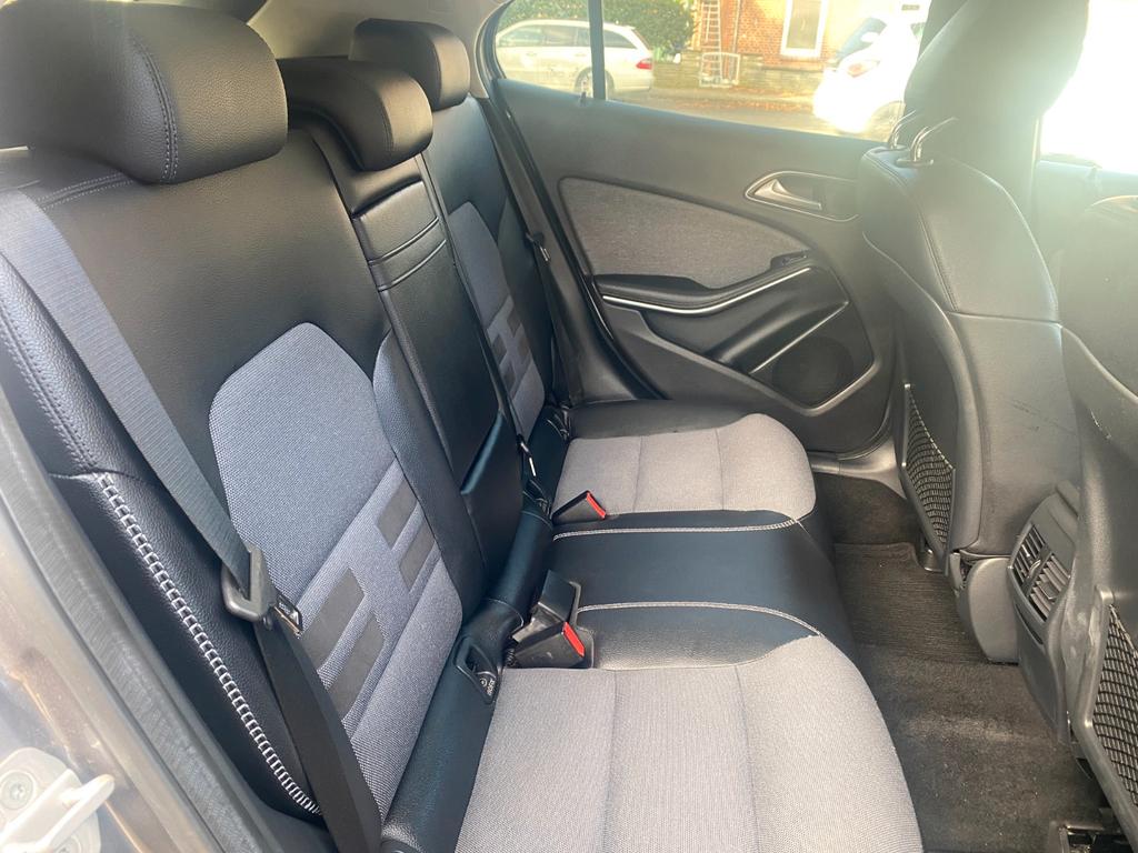 Mercedes-Benz GLA 220