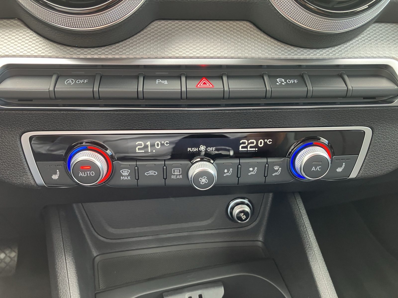Fahrzeugabbildung Audi Q2 35 TFSI advanced Matrix, virtual cockpit plus