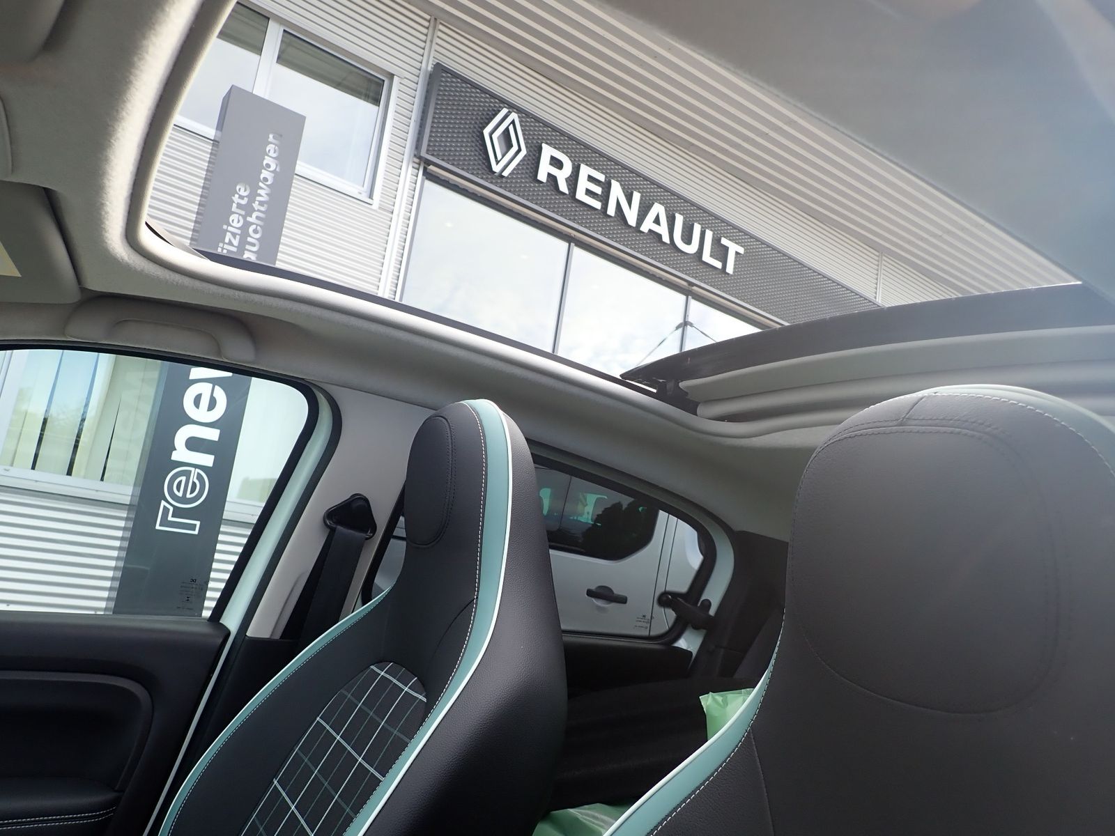 Fahrzeugabbildung Renault Twingo La Parisienne TCe 90 EDC