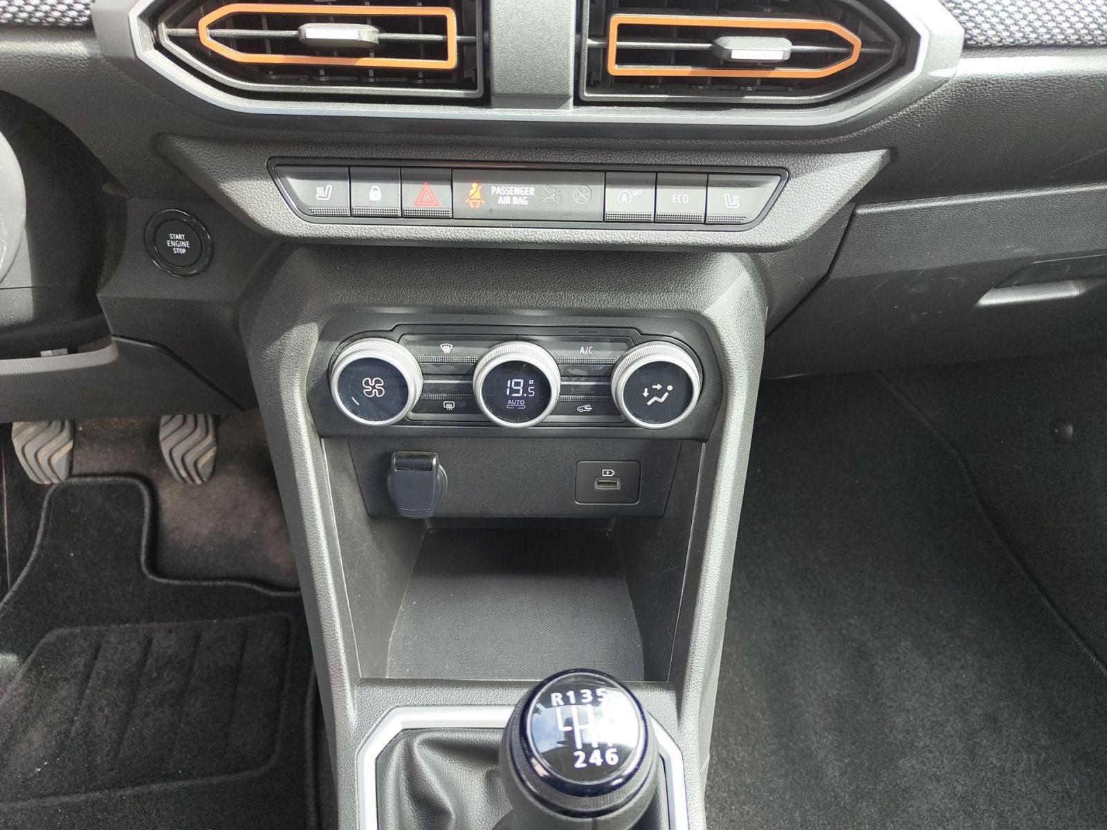 Fahrzeugabbildung Dacia Sandero III Stepway Expression+ TCE 110