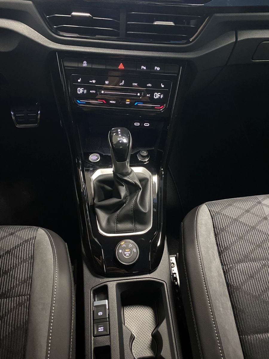 Fahrzeugabbildung Volkswagen T-Roc 2.0 TSI DSG 4MOTION R-Line+AHK+Black Style