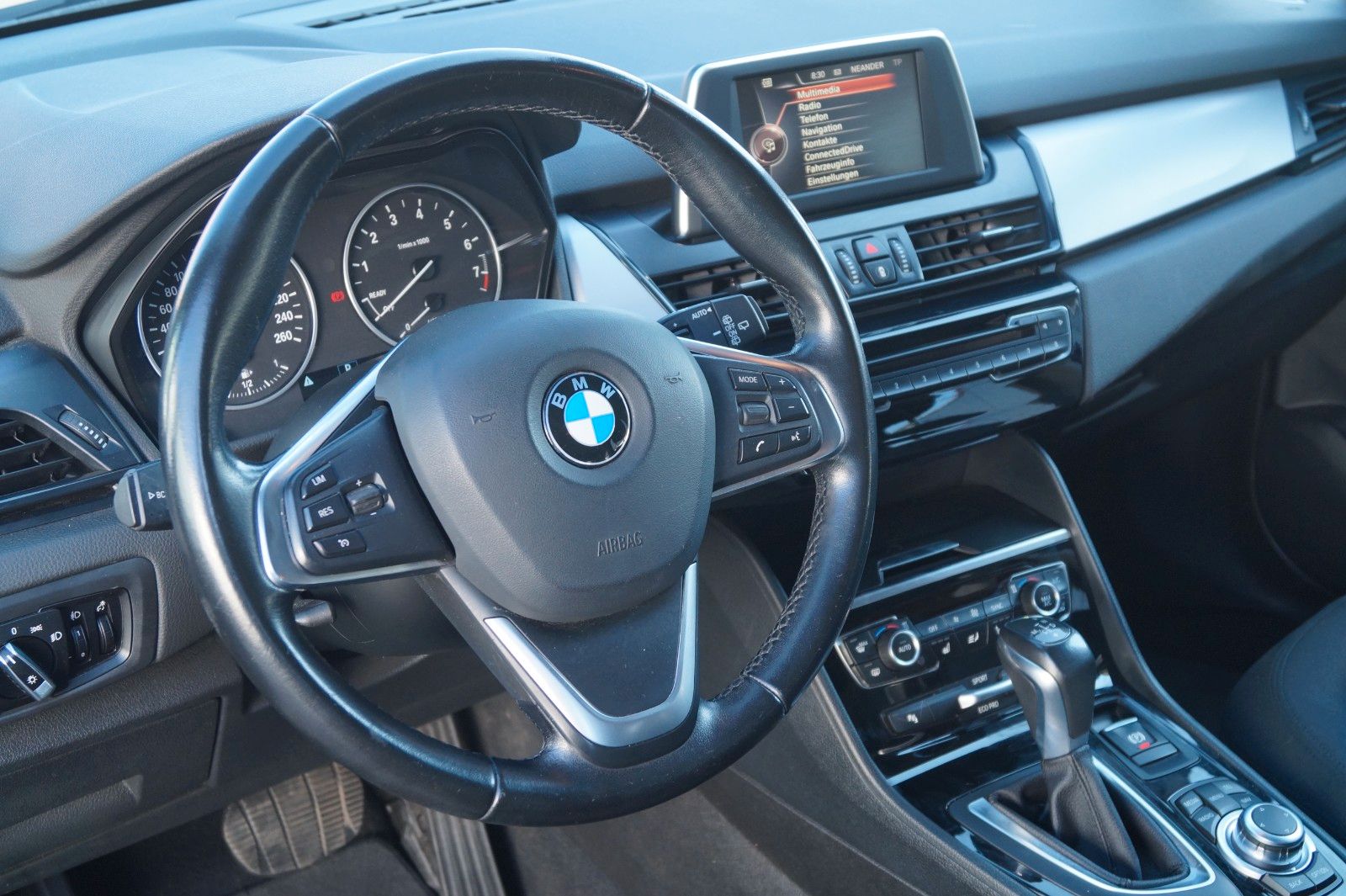 Fahrzeugabbildung BMW 218i  Active Tourer *Automatik
