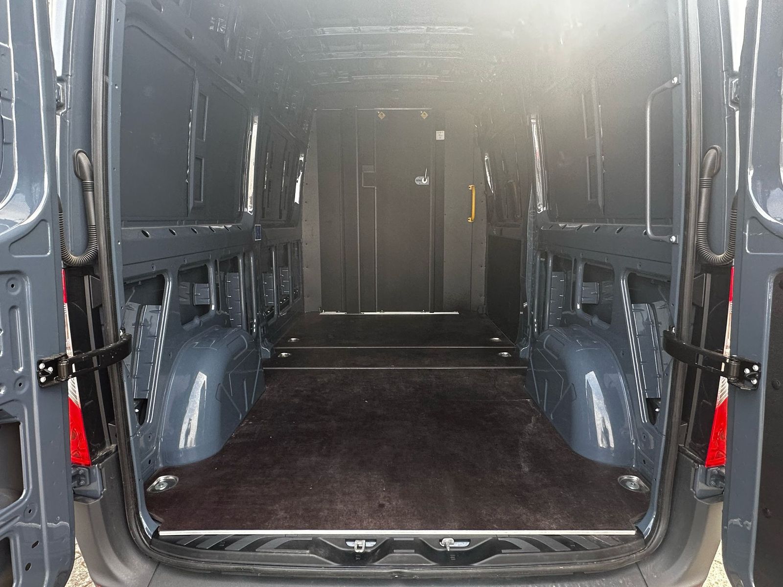 Fahrzeugabbildung Mercedes-Benz Sprinter 315d 9G FWD L2/H2 LED+NAV+360+ACC+VOLL+