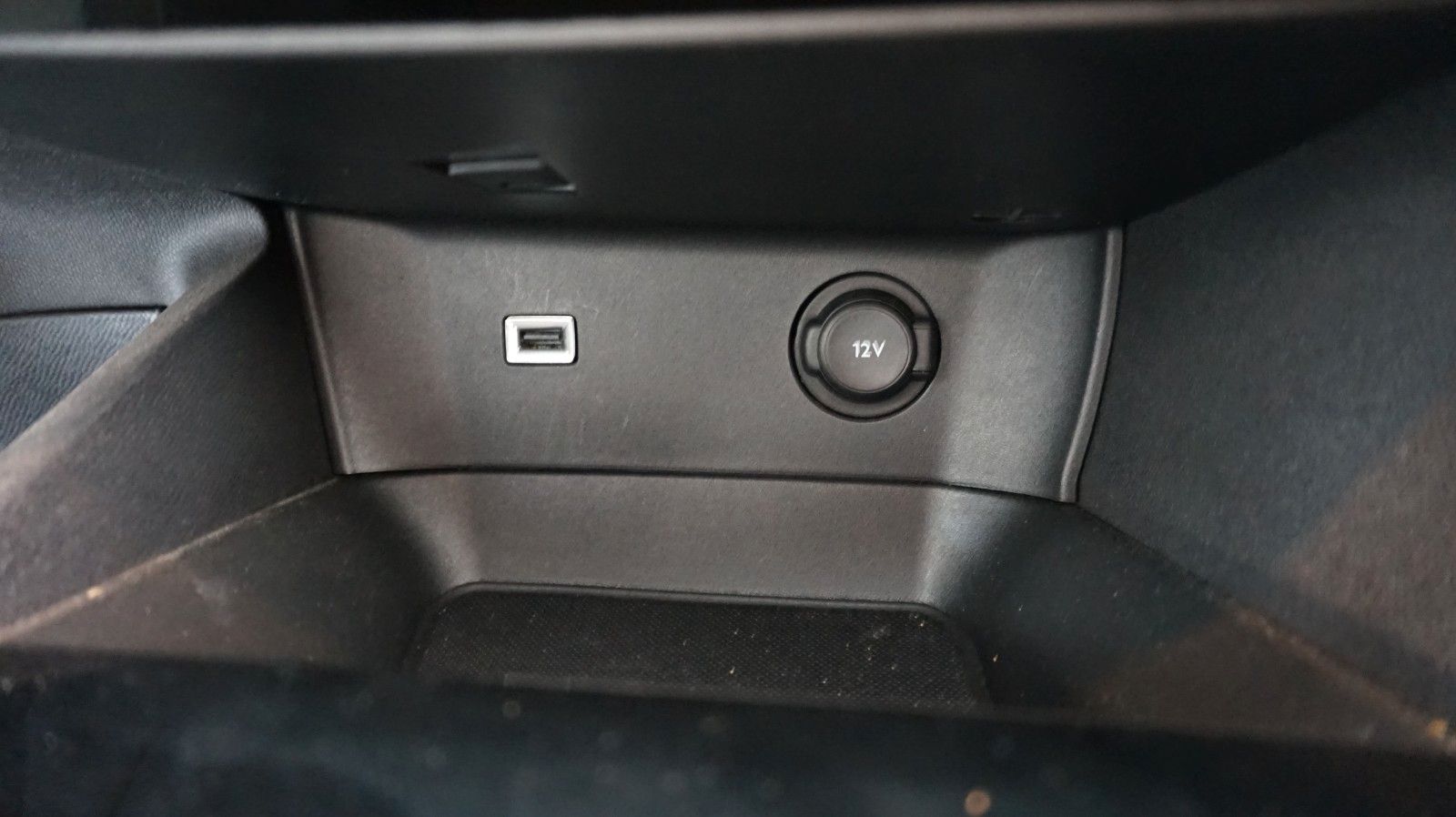 Fahrzeugabbildung Peugeot 5008 Active Business 7 Sitzer Scheckheftgepflegt