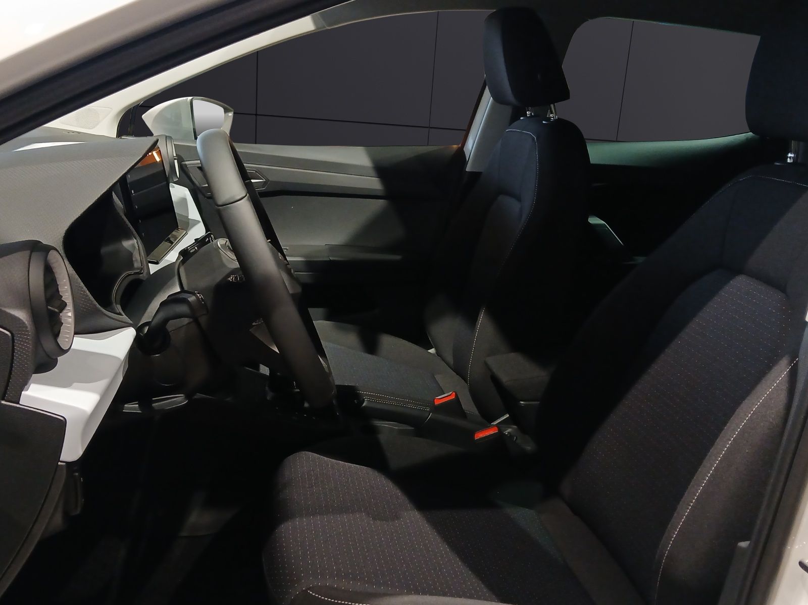 Fahrzeugabbildung SEAT Ibiza TSI Road-Edition DSG LED Navi AID ACC RFK