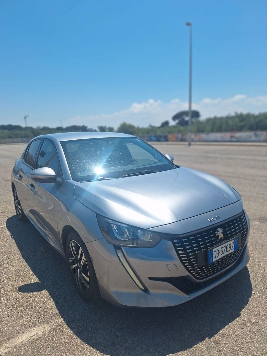 PEUGEOT 208