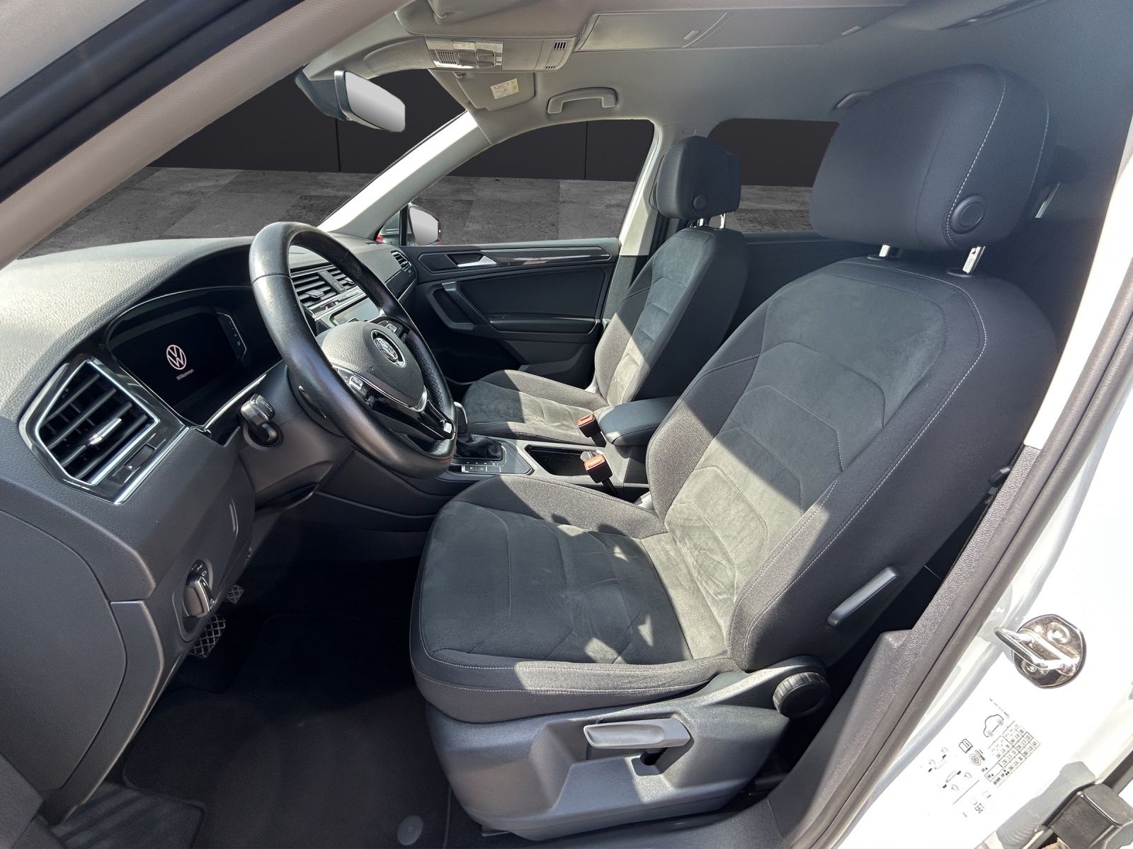Fahrzeugabbildung Volkswagen Tiguan Allspace TSI Highline DSG LED Navi ACC AI
