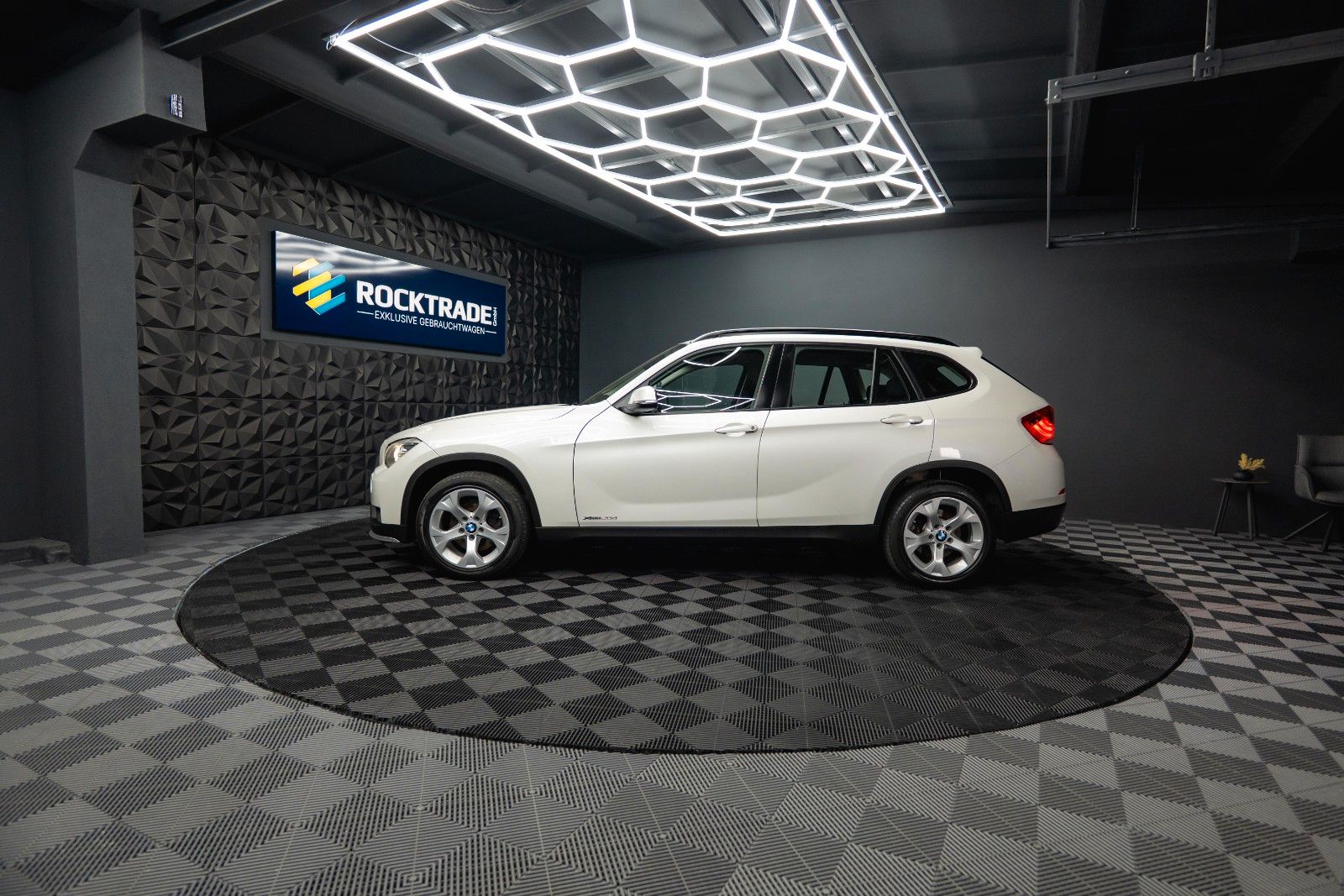 Fahrzeugabbildung BMW X1 xDrive20d Sport Line Autom. Bi-Xenon*Perlmutt