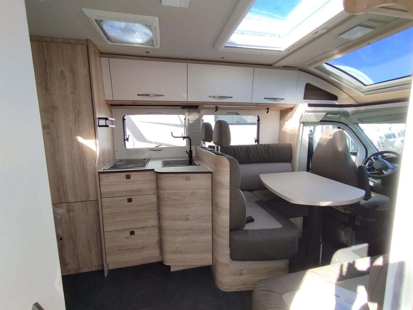 Fahrzeugabbildung Eura Mobil Profila T PT 675 SB Mondial Pakete, Automatik