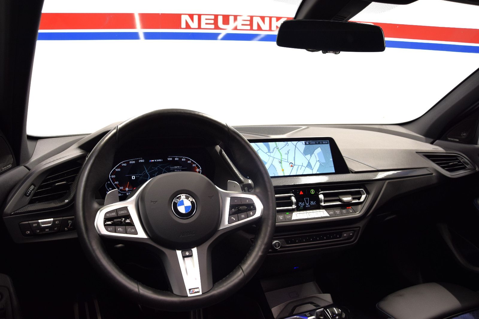 Fahrzeugabbildung BMW M135i xDrive Pano ACC HuD harman/karo NP 64.000€