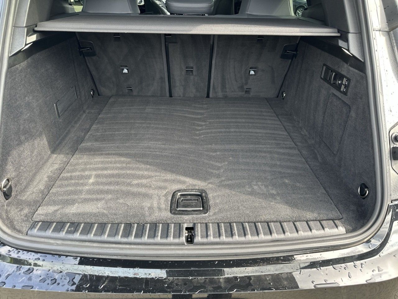 Fahrzeugabbildung BMW iX xDrive 40 xDrive