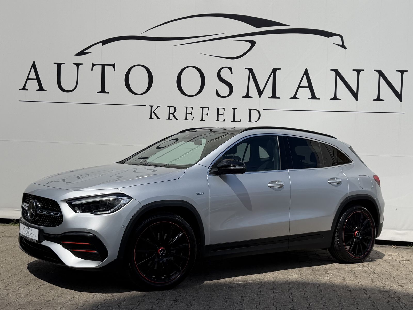 MERCEDES-BENZ GLA 200 7G-DCT Edition 1 Panorama | Burmester | 