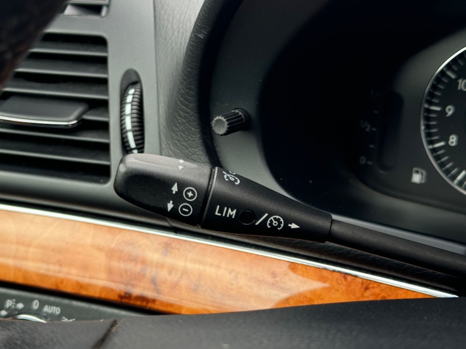 Fahrzeugabbildung Mercedes-Benz E 320 CDI Lim.  /Luftfahrwerk/Motorschaden