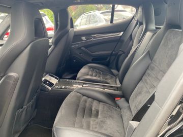 Fahrzeugabbildung Porsche Panamera GTS, PDK, GSD, Navi, Alcantara uvm.
