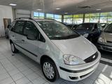 Ford Galaxy 2.3 16V Ghia 6-sitzig - Ford aus 2001
