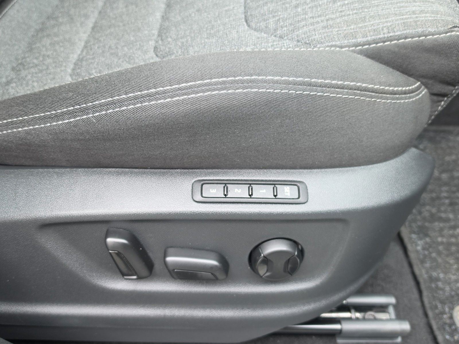 Fahrzeugabbildung SKODA Kodiaq Style 4x4 LED AHK CARPLAYER