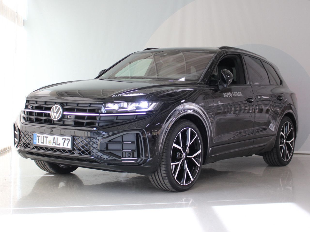 Fahrzeugabbildung Volkswagen Touareg 3,0 TDI SCR 4M R-LINE/AHK/Pano/St.Hz.