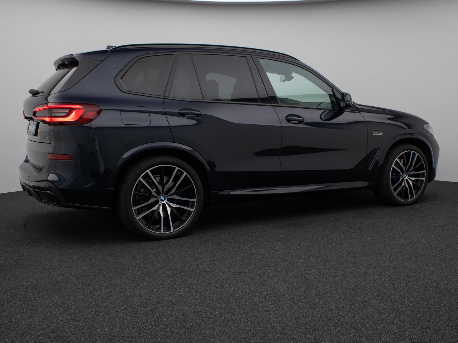 Fahrzeugabbildung BMW X5 xD45e M Sport Kamera Laser HUD DAB HiFi ACC