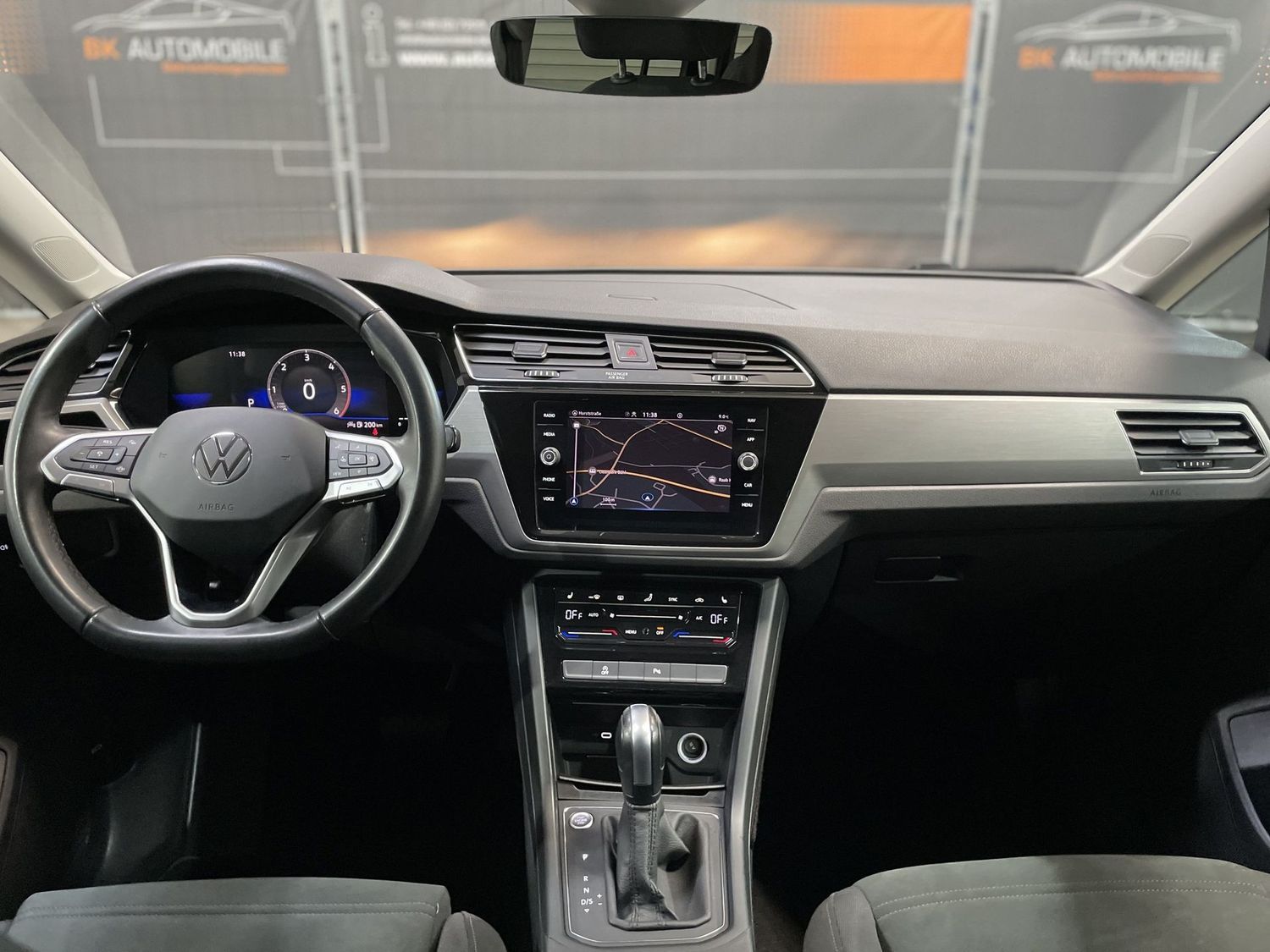Fahrzeugabbildung Volkswagen Touran Comfortline#LED#ACC#Virtual#Spur#Alcantar