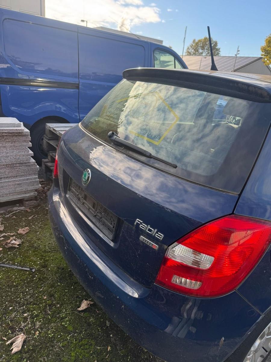 Skoda Fabia 2013 — вигляд ззаду