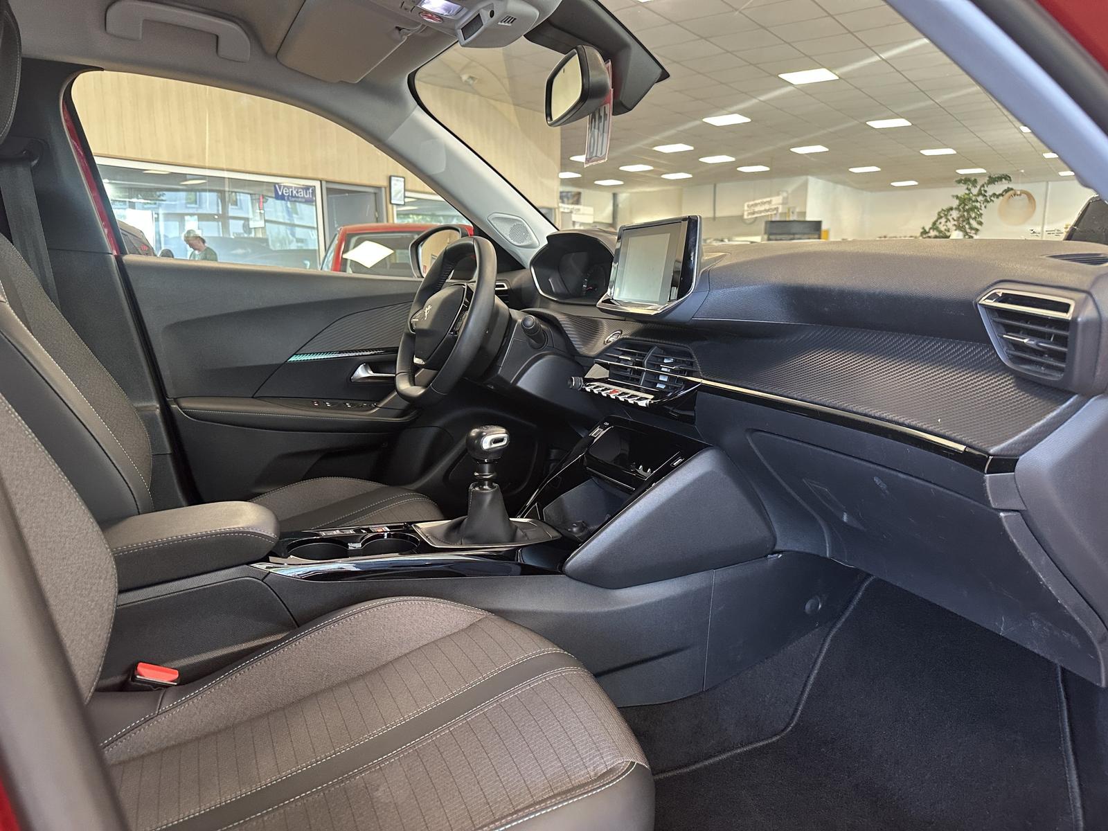 Peugeot 2008 Allure*LED*Tempo*1.Hand*Leder*CarPlay*PDC